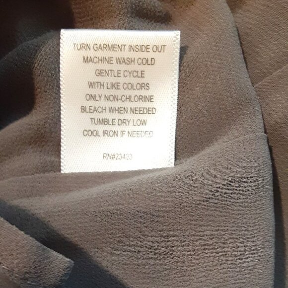 NYC Woman's Blouse Size SMALL, Sleeveless, Machine wash. Easy Care. Pullover - Picture 4 of 8